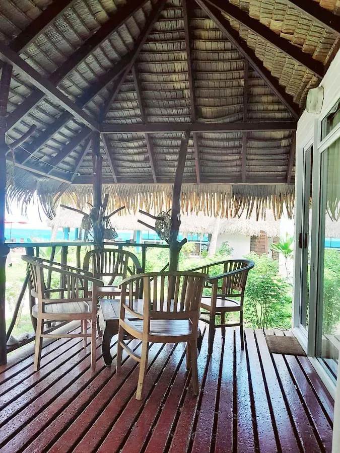 Raira Lagon Avatoru Hotel