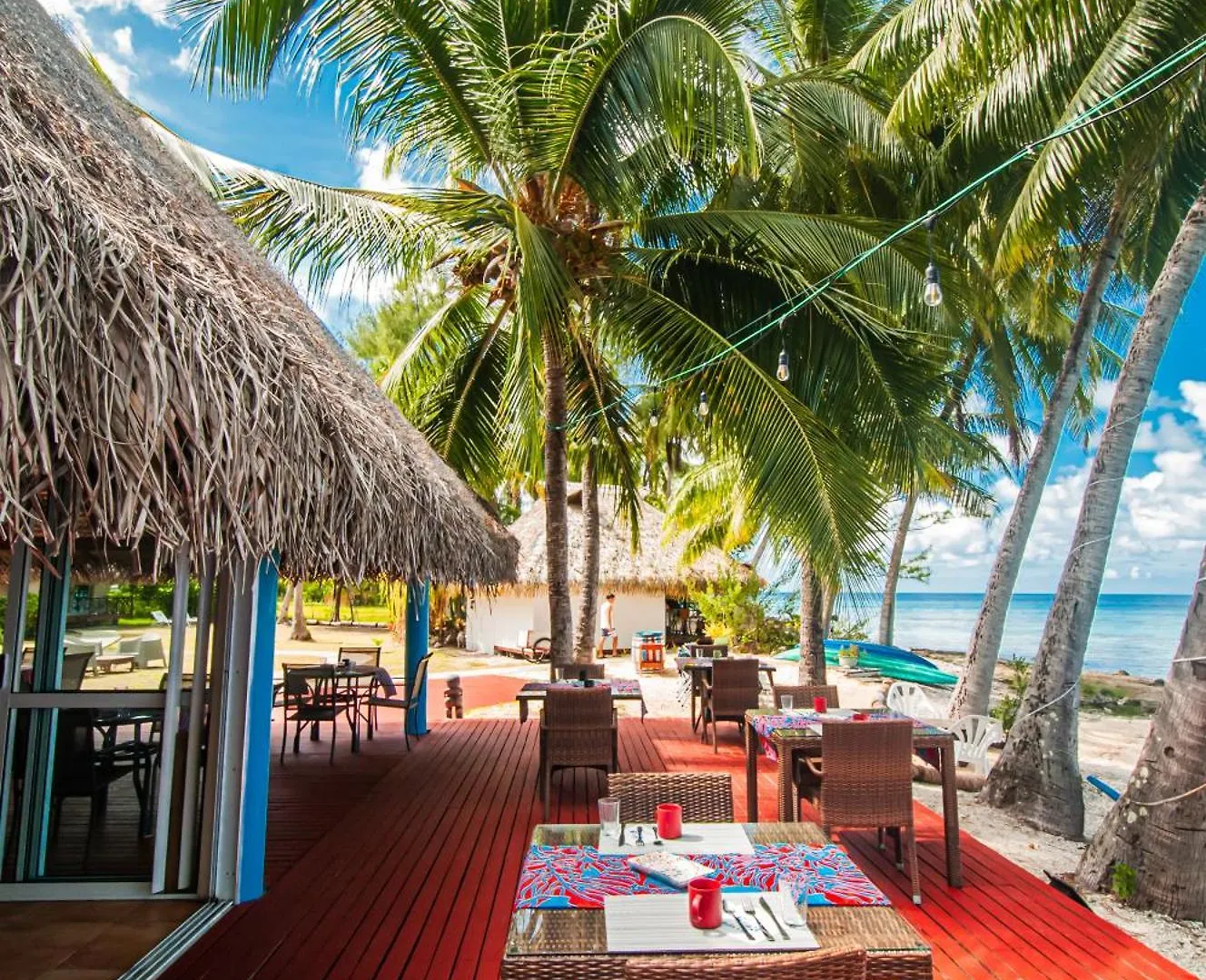 Raira Lagon Avatoru Hotel