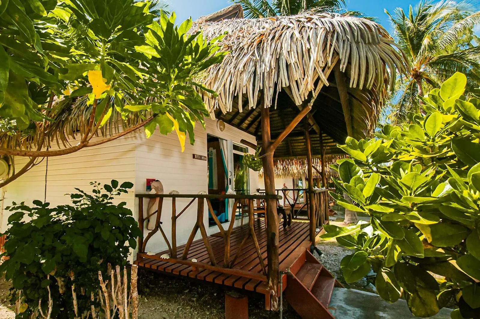 Raira Lagon Avatoru Hotel